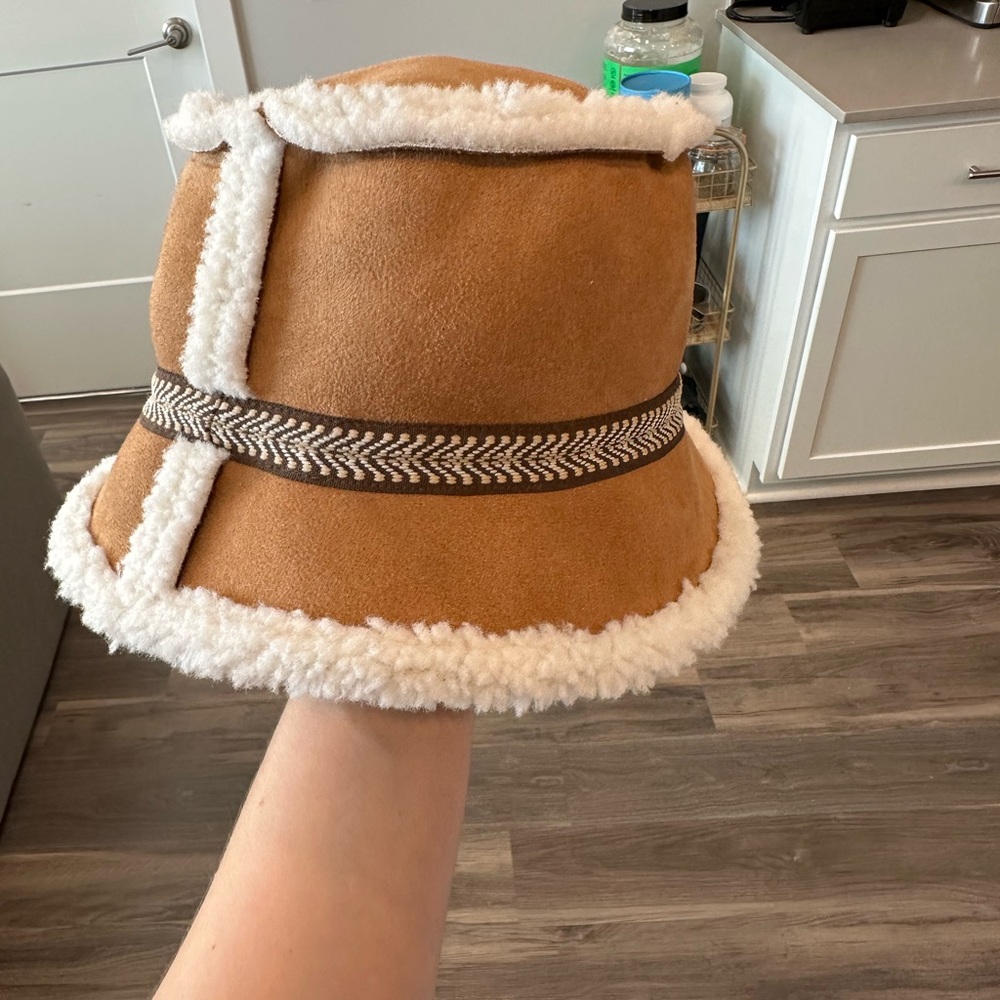 Koolaburra Tan Suede Bucket Hat with White Sherpa Trim